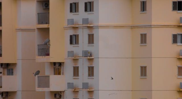 L’emergenza abitativa passa attraverso gli immobili vuoti L’emergenza abitativa passa attraverso gli immobili vuoti